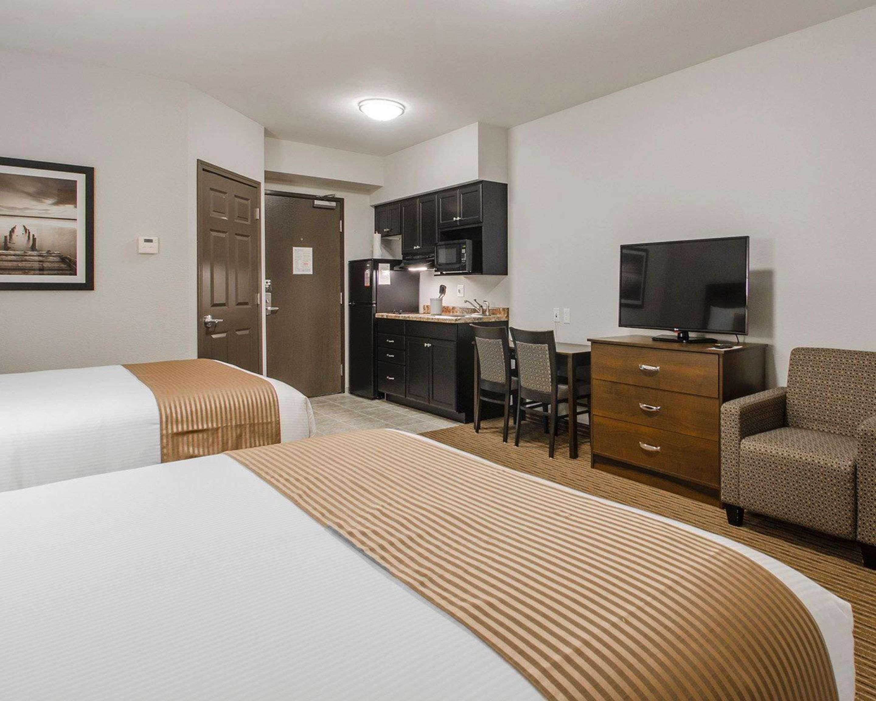 Quality Inn & Suites Estevan Kültér fotó