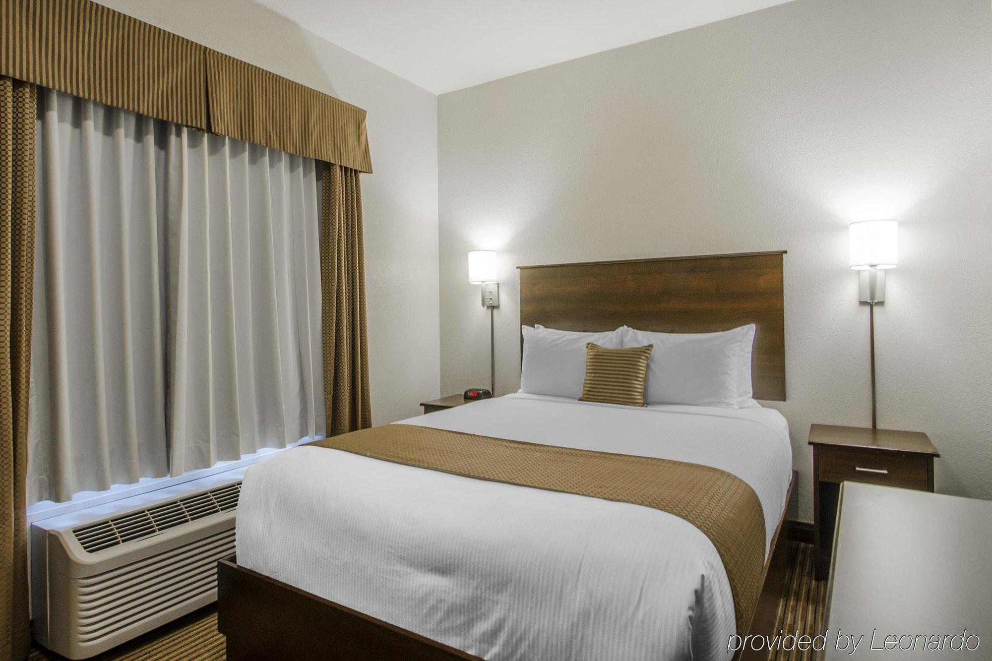 Quality Inn & Suites Estevan Kültér fotó